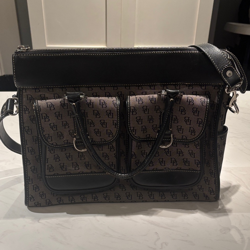 Signature Dooney & Bourke Black and Gray Designer Double Pocket Tote